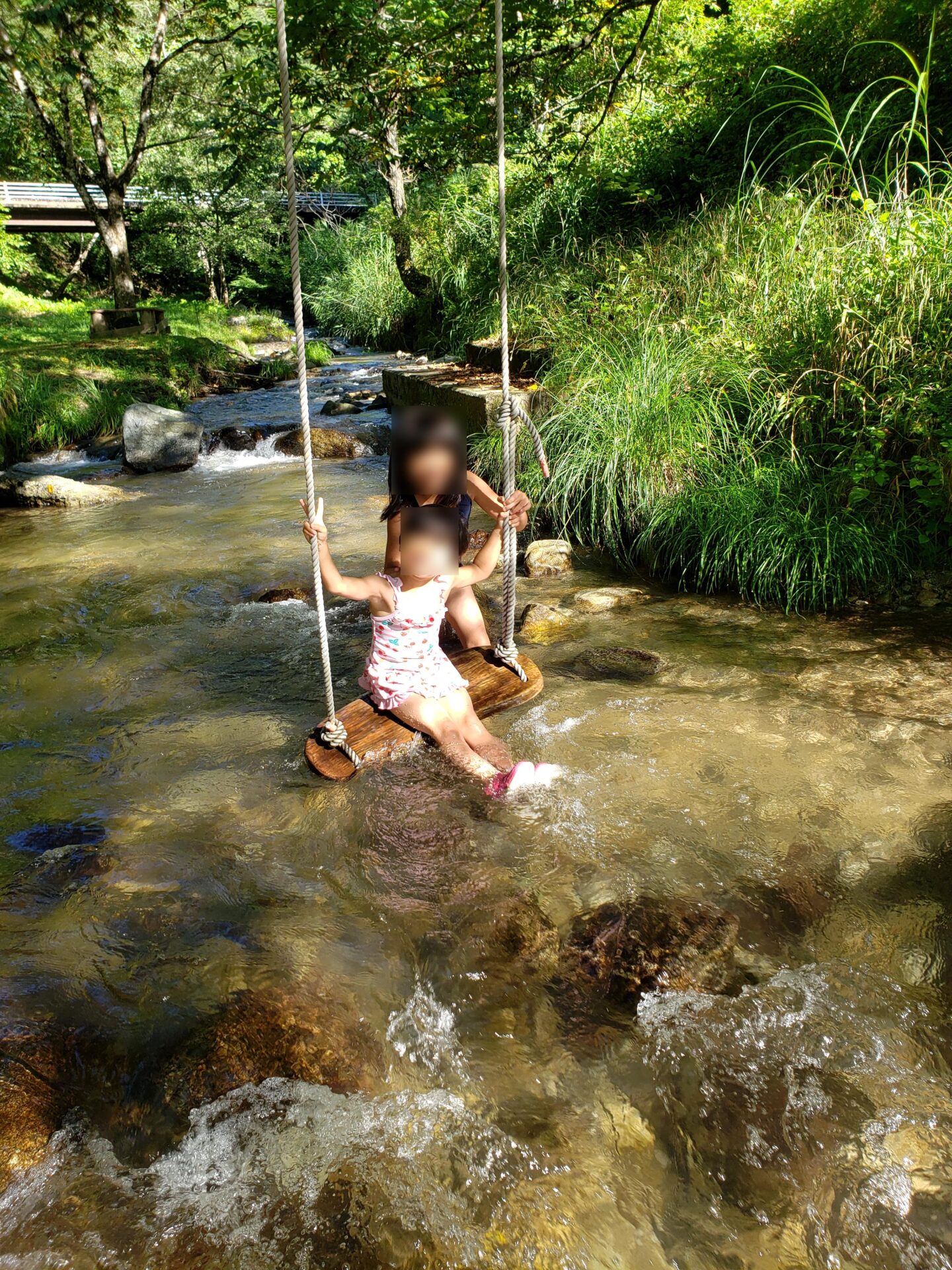 四徳温泉キャンプ場で川遊び