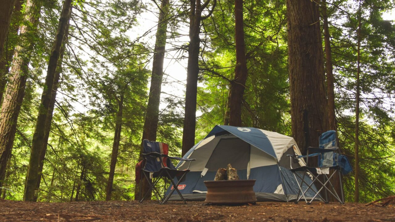 テント使用したキャンプ