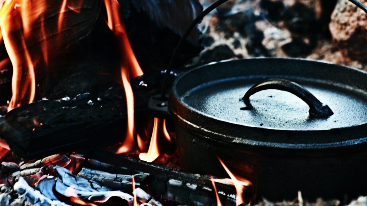 鋳鉄製ダッチオーブン