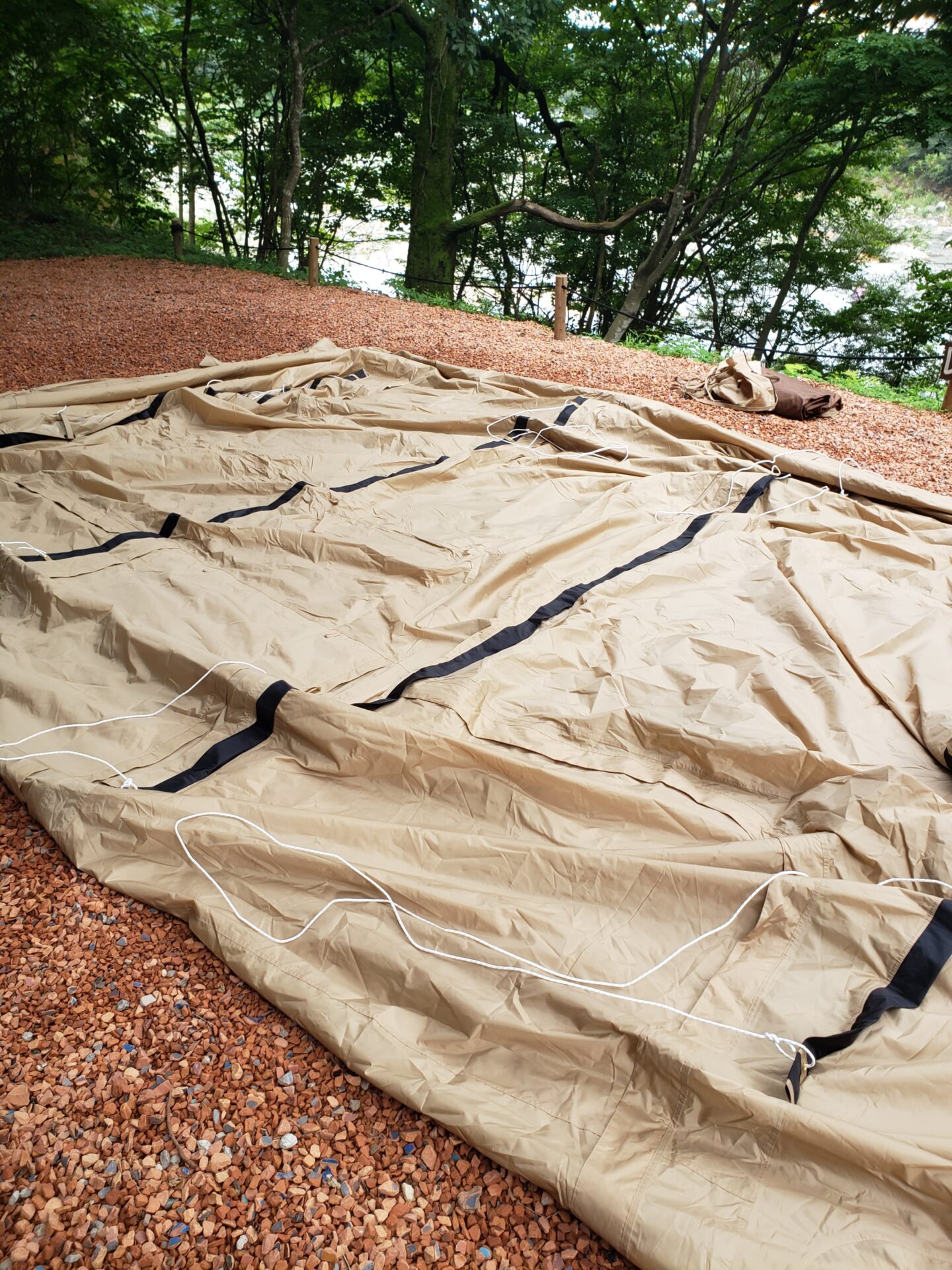 カマボコ型テント設営１