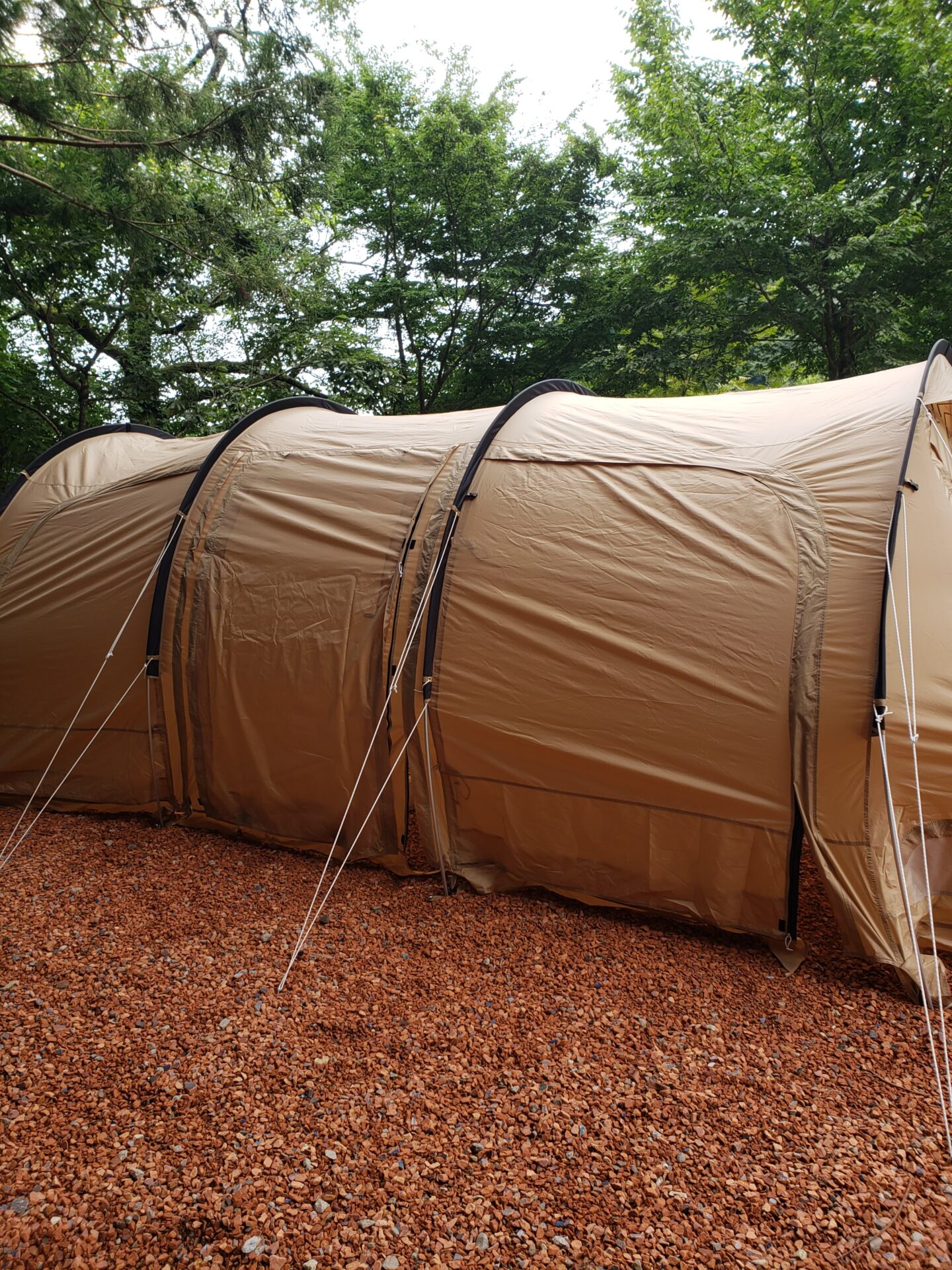 カマボコ型テント設営４